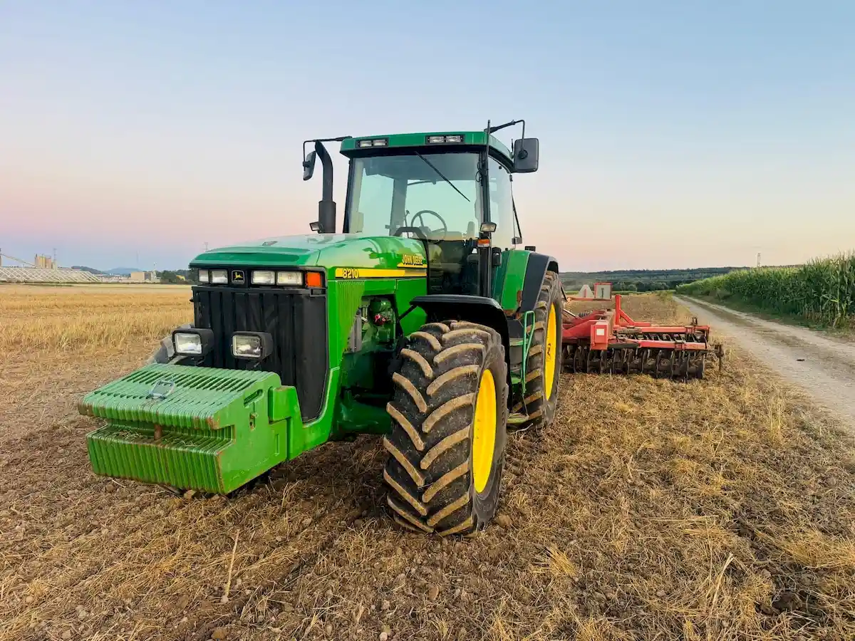 Tractor John Deere 8210